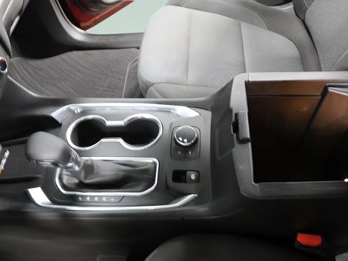 Used 2023 Chevrolet Traverse LT image 18