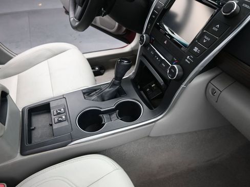 Used 2017 Toyota Camry XLE image 29