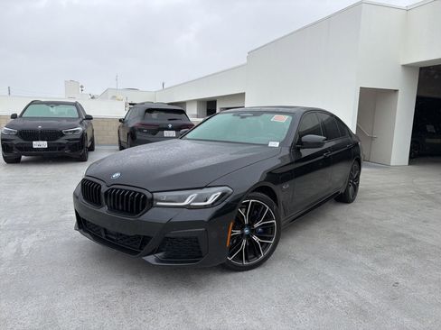 Used 2023 BMW 530e w/ M Sport Package image 3