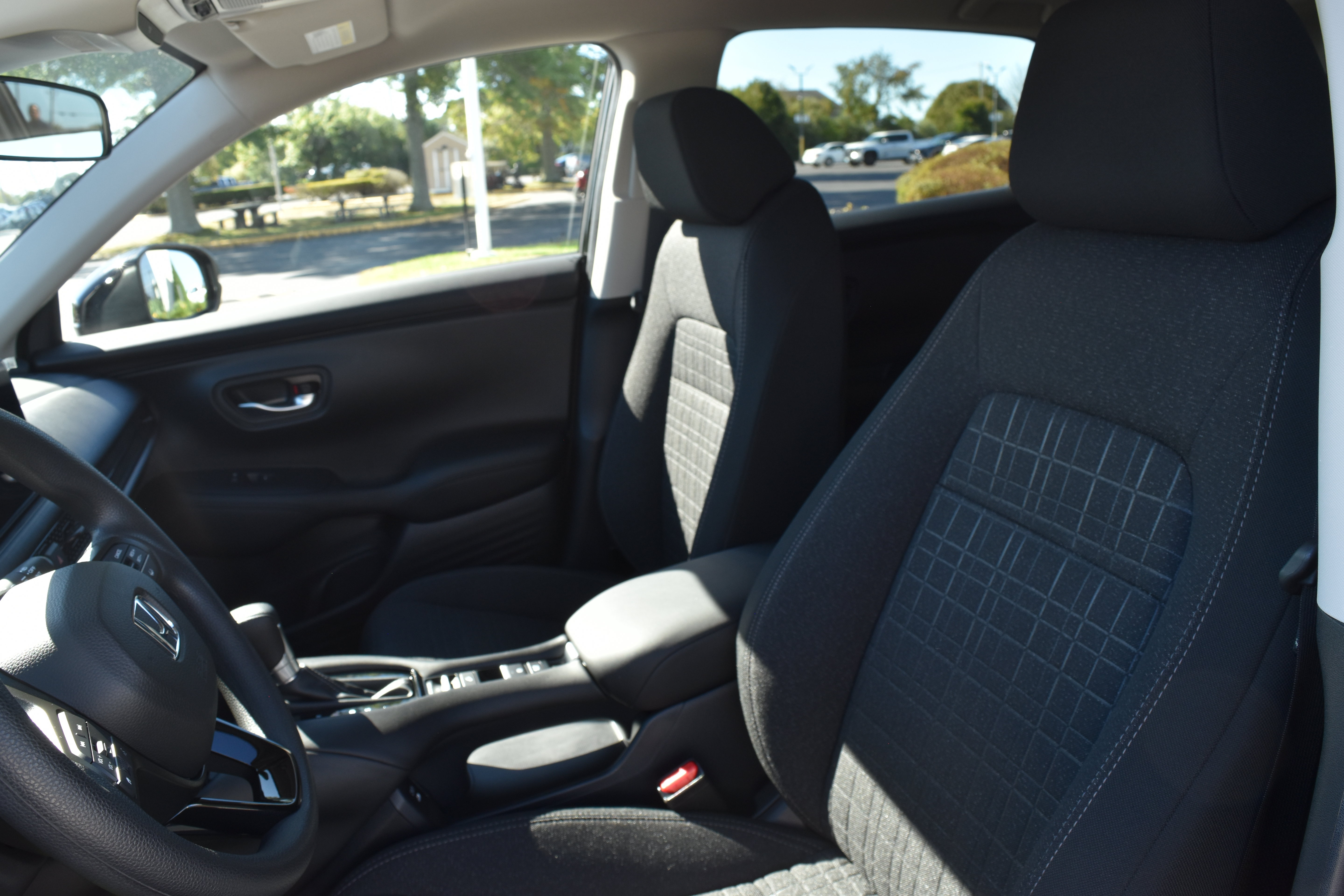 Used 2027 Honda HR-V LX image 12
