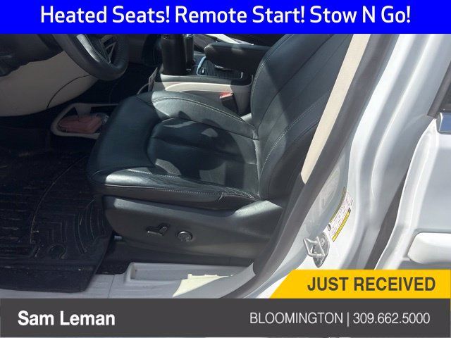 Used 2022 Chrysler Pacifica Touring-L FWD image 6