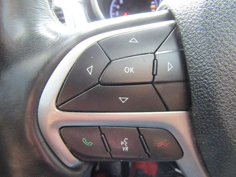 Used 2018 Jeep Grand Cherokee Overland AWD/4WD image 37