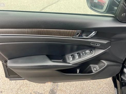 Used 2018 Honda Accord Touring image 26