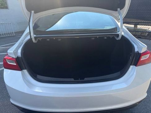 Used 2018 Chevrolet Malibu LT w/ Leather Package FWD image 19