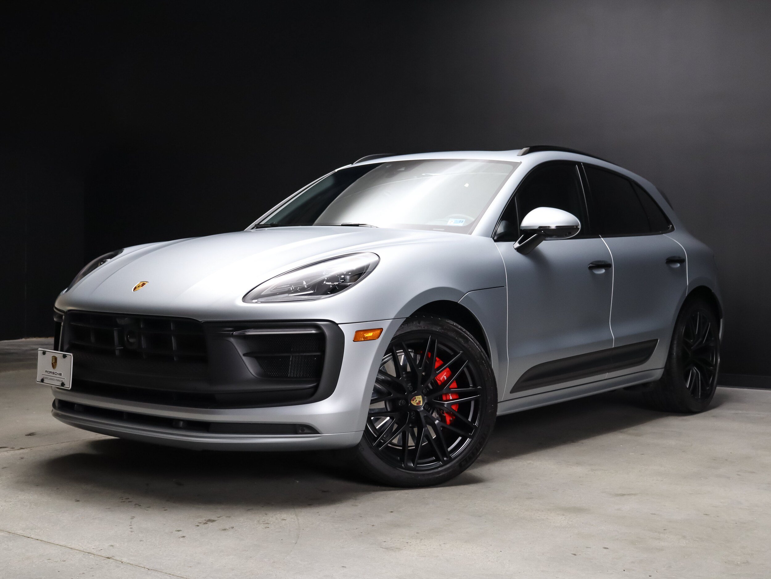Certified 2025 Porsche Macan GTS AWD/4WD image 1