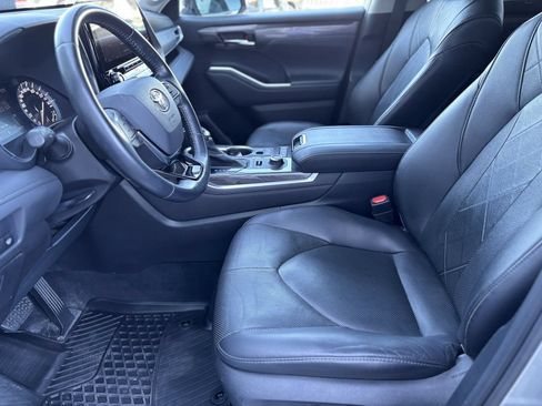 Used 2021 Toyota Highlander Platinum AWD/4WD image 10