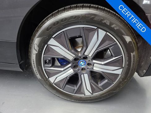 Used 2024 BMW iX xDrive50 w/ Premium Package AWD/4WD image 17