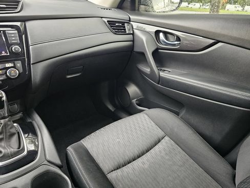 Used 2019 Nissan Rogue SV FWD image 14