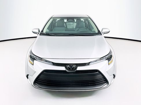 Used 2026 Toyota Corolla LE FWD image 2