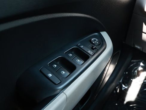 Used 2025 Hyundai Venue SEL FWD image 24