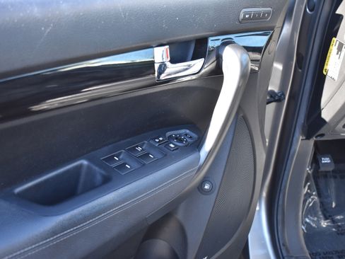 Used 2013 Kia Sorento SX w/ SX Premium Pkg image 27