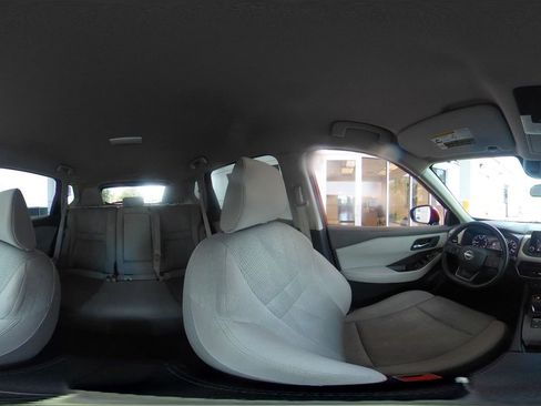 Used 2025 Nissan Rogue SV AWD/4WD image 43