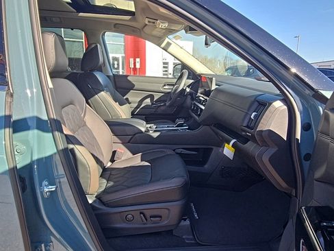 New 2026 Nissan Pathfinder Platinum image 25