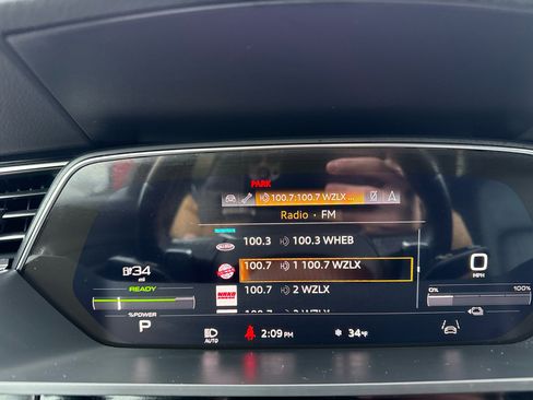 Used 2022 Audi e-tron Premium w/ Convenience Plus Package image 44