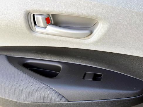 Used 2025 Toyota Corolla LE image 21