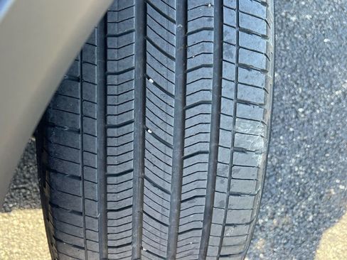 Used 2022 Jeep Grand Cherokee Limited image 10