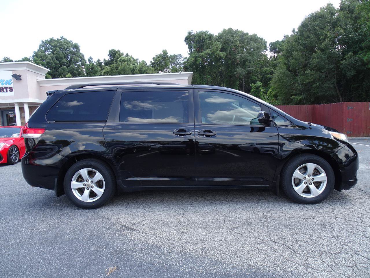 Used 2014 Toyota Sienna LE FWD image 10