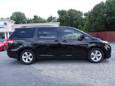 Used 2014 Toyota Sienna LE FWD image 10