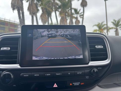 Used 2025 Hyundai Venue SEL FWD image 22