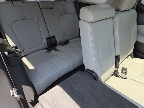 Certified 2023 Honda Pilot Touring image 29