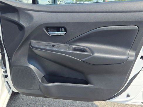Used 2025 Nissan Versa SV FWD image 6