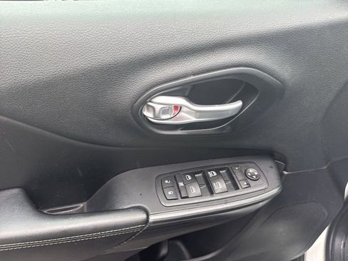 Used 2015 Jeep Cherokee Limited FWD image 17