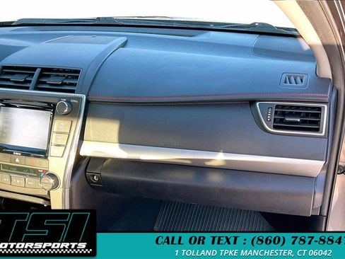 Used 2016 Toyota Camry XSE w/ Moonroof Package image 17