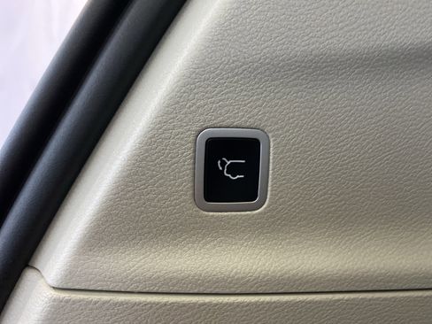 Certified 2020 Chrysler Pacifica Touring-L image 38
