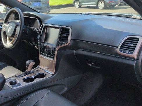 Used 2016 Jeep Grand Cherokee Limited w/ Luxury Group II image 32