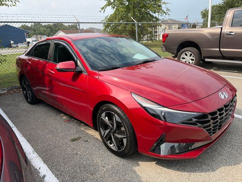 Used 2021 Hyundai Elantra SEL w/ Convenience + Premium Package FWD image 3