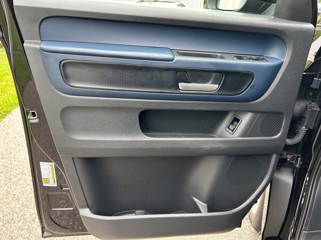 Used 2025 Volkswagen ID. Buzz Pro S RWD image 19