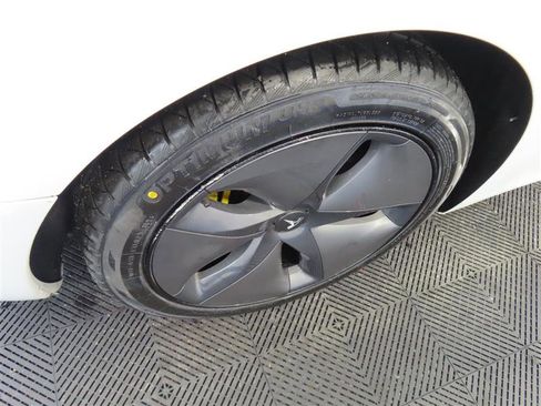 Used 2018 Tesla Model 3 Long Range RWD image 8
