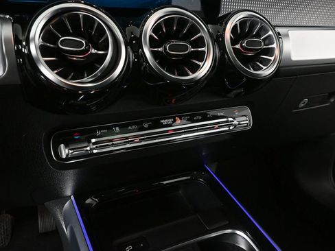 Certified 2022 Mercedes-Benz GLB 250 image 14