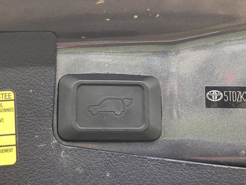 Used 2011 Toyota Highlander 2WD image 10