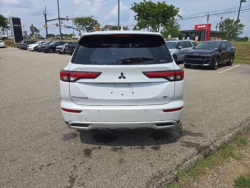 Used 2024 Mitsubishi Outlander SE AWD/4WD image 31