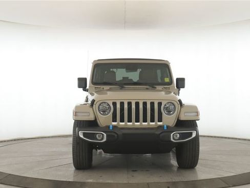 Used 2022 Jeep Wrangler Unlimited Sahara w/ Cold Weather Group image 12