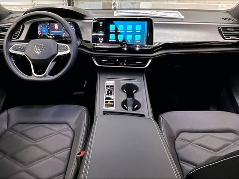 New 2026 Volkswagen Atlas Cross Sport SE image 7