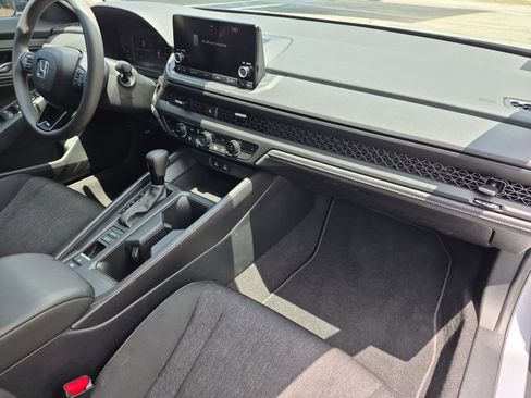 Used 2025 Honda Accord SE image 28