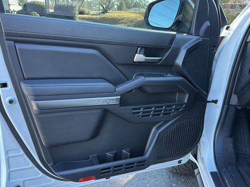 Used 2025 Toyota Tacoma TRD Off-Road image 12