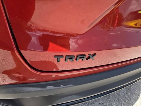Used 2024 Chevrolet Trax RS w/ Sunroof Package FWD image 11
