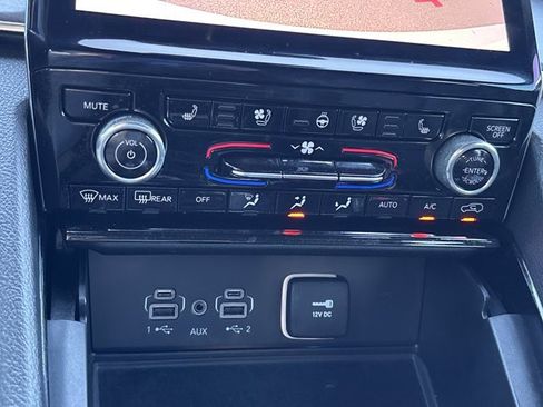 Used 2023 Jeep Grand Cherokee Overland w/ Luxury Tech Group IV image 38