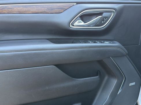 Used 2023 Chevrolet Suburban Premier image 23