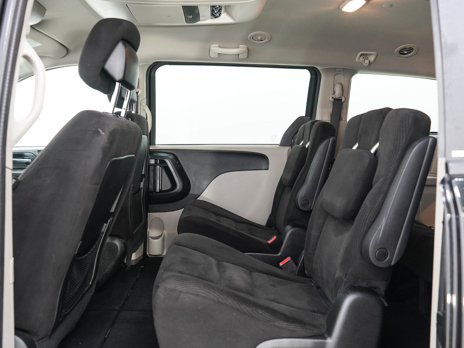 Used 2014 Dodge Grand Caravan SXT w/ Rear Park Assist Package FWD image 16