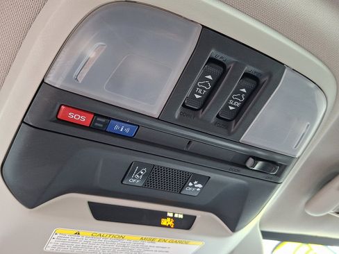 Used 2022 Subaru Crosstrek 2.5i Sport w/ Moonroof Package image 28