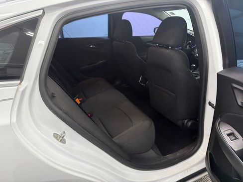 Used 2017 Chevrolet Malibu LT image 16