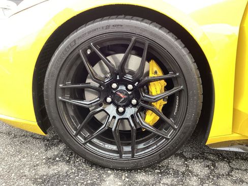 Used 2025 Chevrolet Corvette Z06 RWD image 12