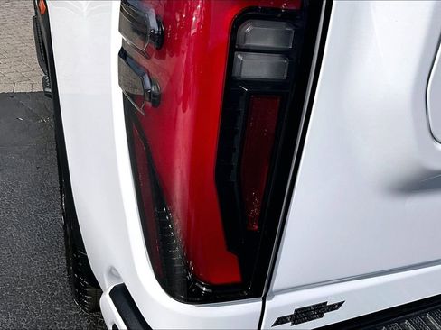 Used 2025 GMC Sierra 2500 AT4 w/ AT4 Premium Plus Package image 22