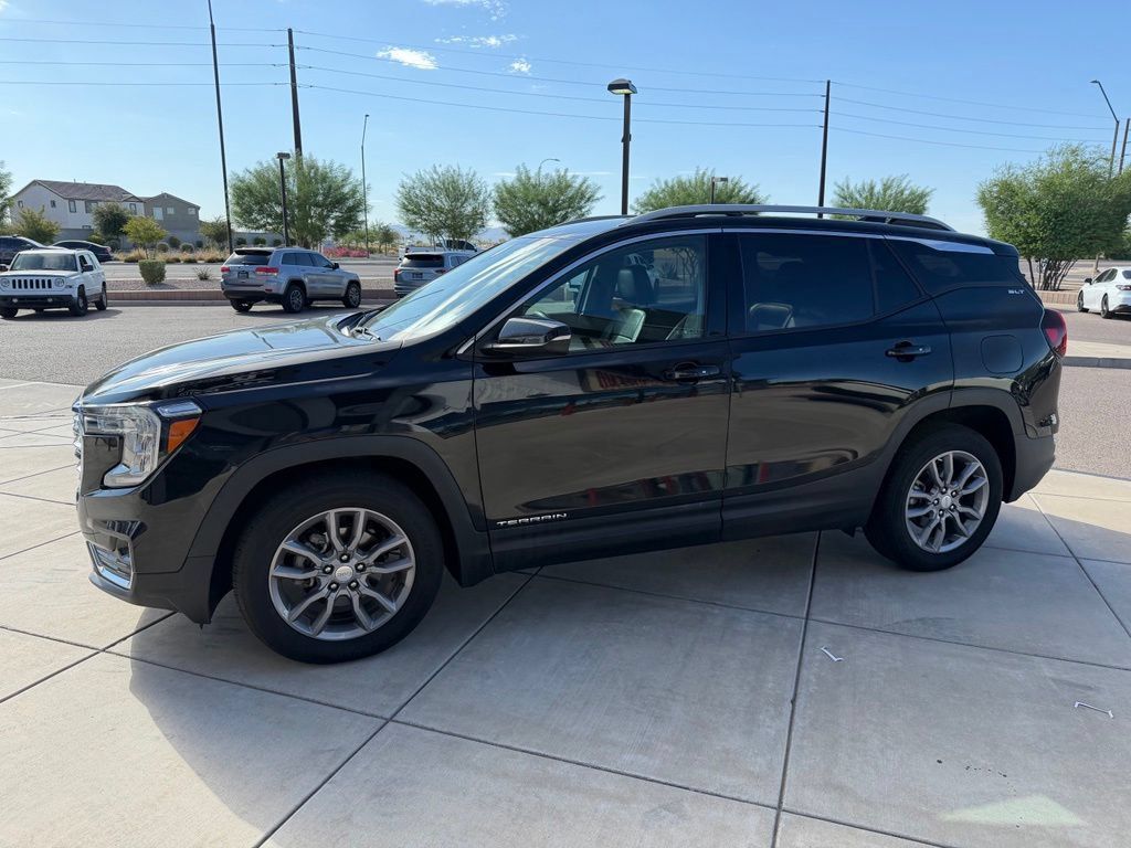 Used 2024 GMC Terrain SLT FWD image 11