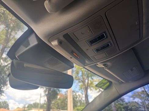 Used 2019 Jaguar XE image 16