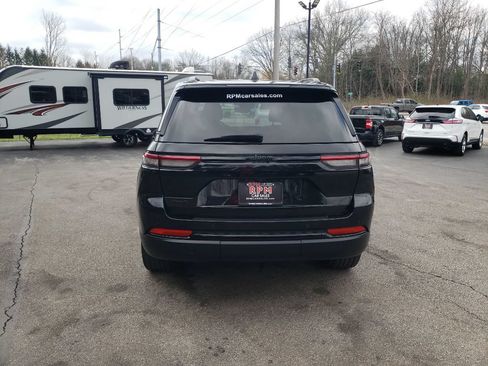 Used 2023 Jeep Grand Cherokee Altitude AWD/4WD image 5